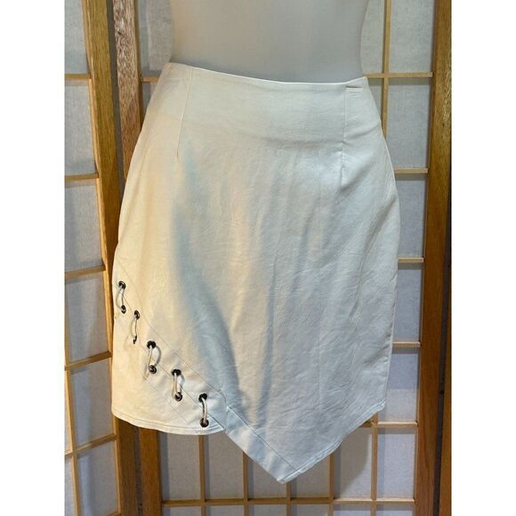 TOBIâSPâVeganâLeather AsymmetricalâSkirt - Picture 7 of 12